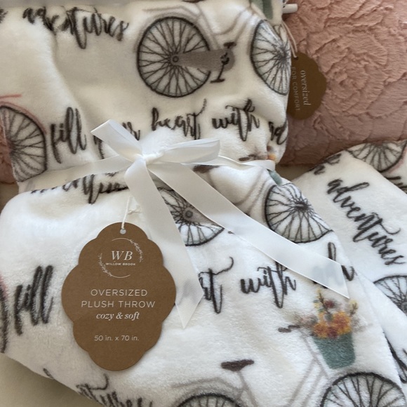 🆕 Bicycle print oversized plush throw. 50” x 70” - Picture 5 of 5
